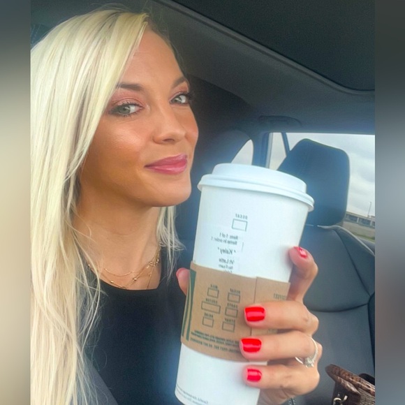 Meet Your Posher! 🙋🏼♀️ - Picture 1 of 1